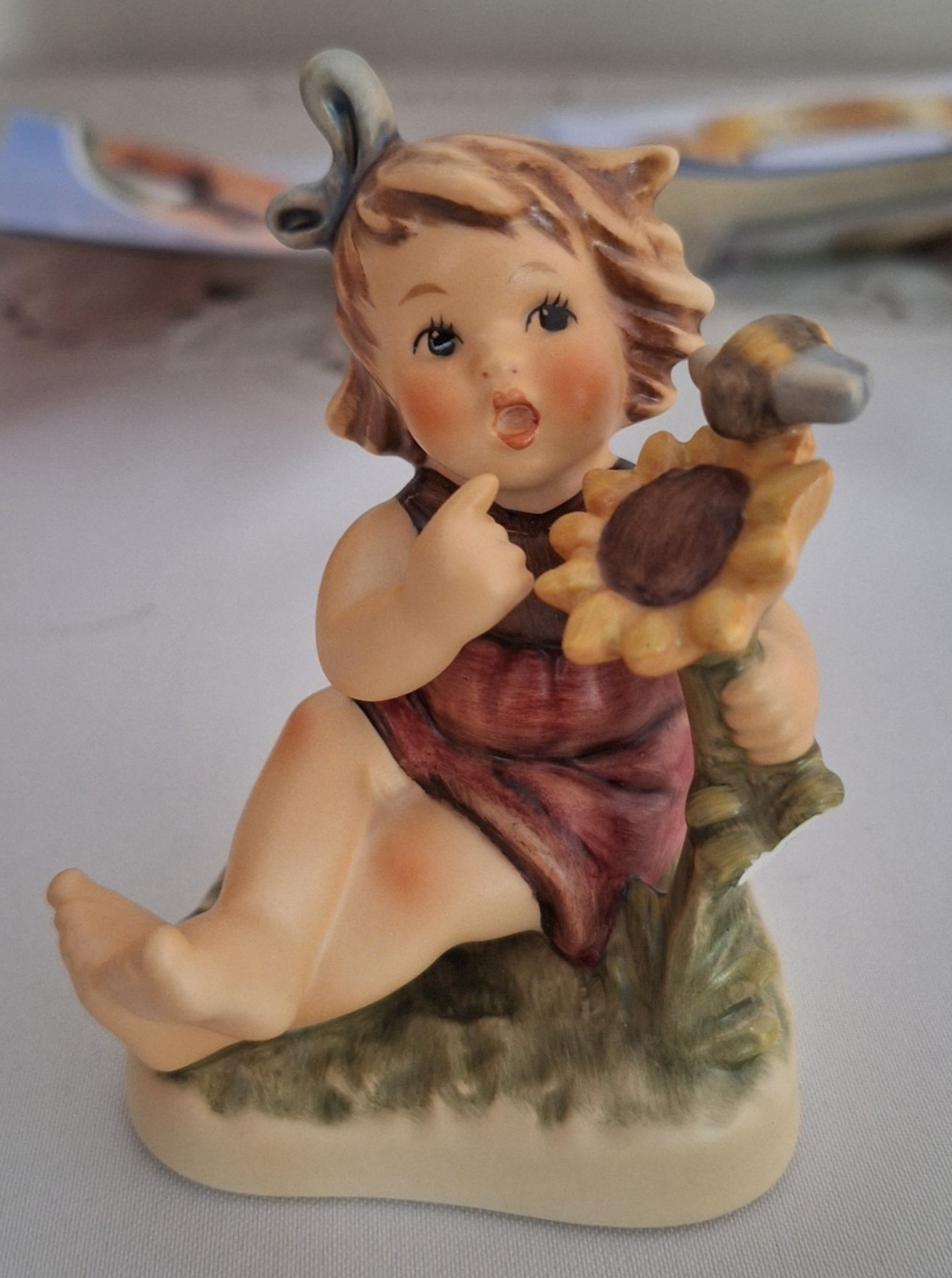 Goebel Hummel Sunflower Friends Figurine HUM 2104 TMK-8 Club Exclusive w/Box